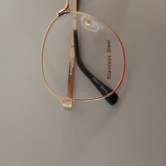 Large Gold Eyeglasses - Picture 14 of 16
